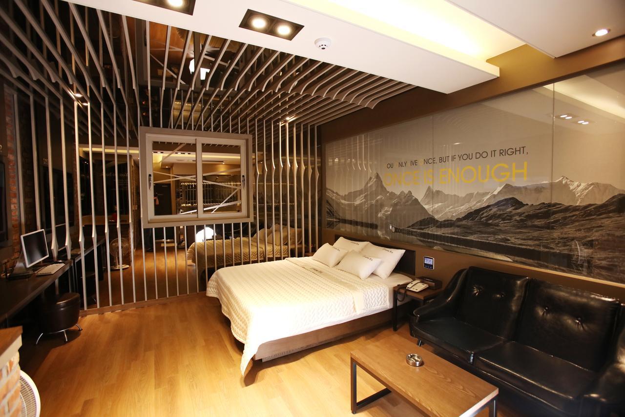 Hotel Yolo Chongnae-dong Eksteriør bilde