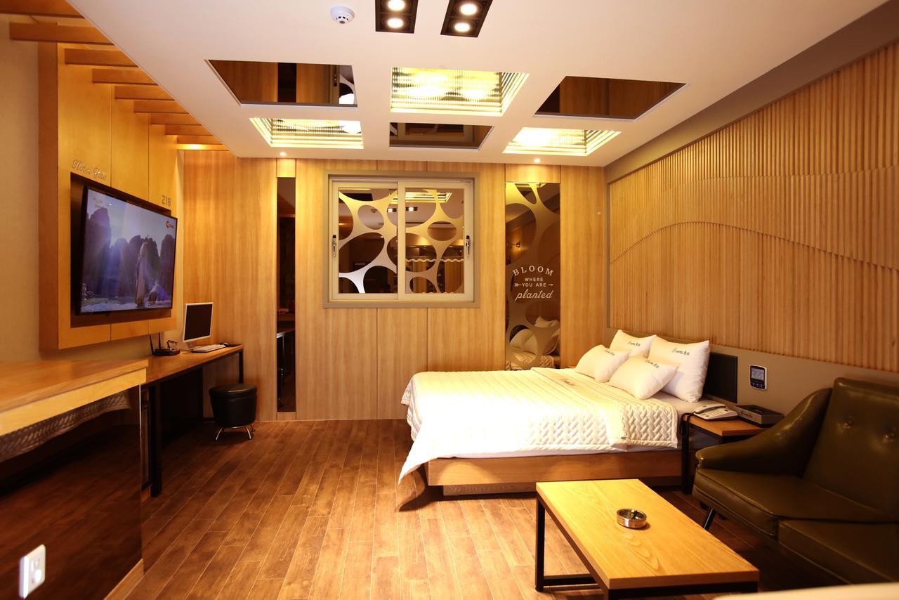 Hotel Yolo Chongnae-dong Eksteriør bilde