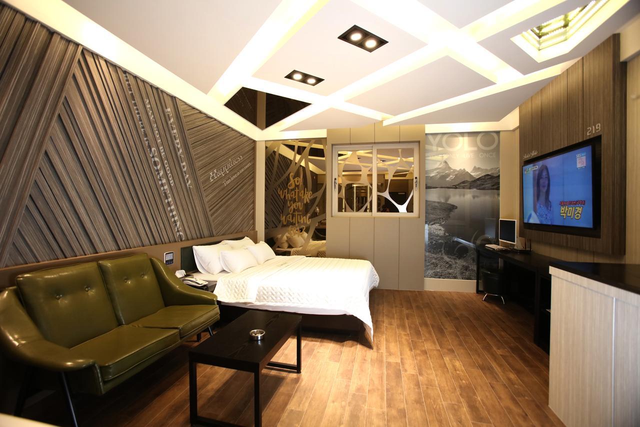 Hotel Yolo Chongnae-dong Eksteriør bilde